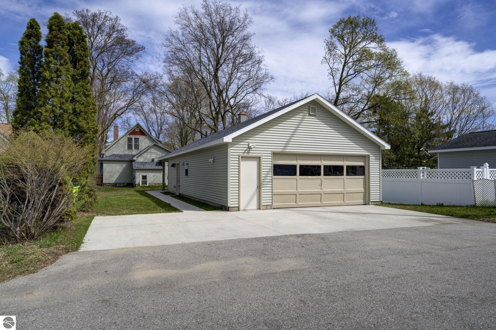 215 W Twelfth Street