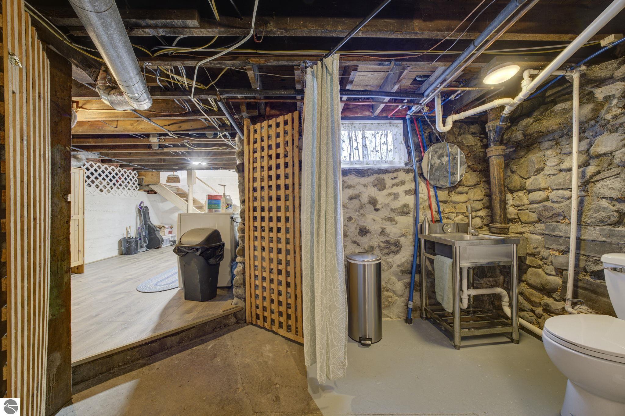 215 W Twelfth Street