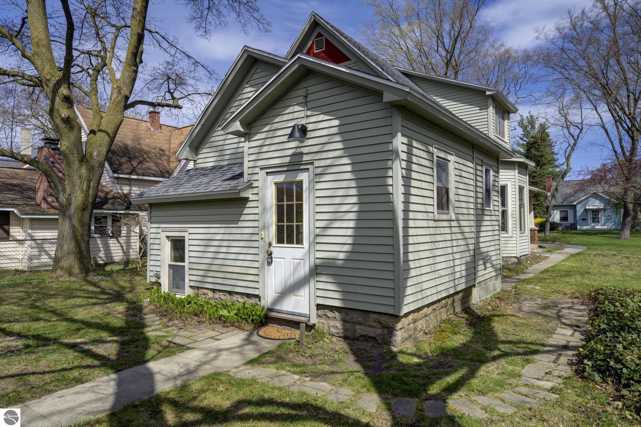 215 W Twelfth Street