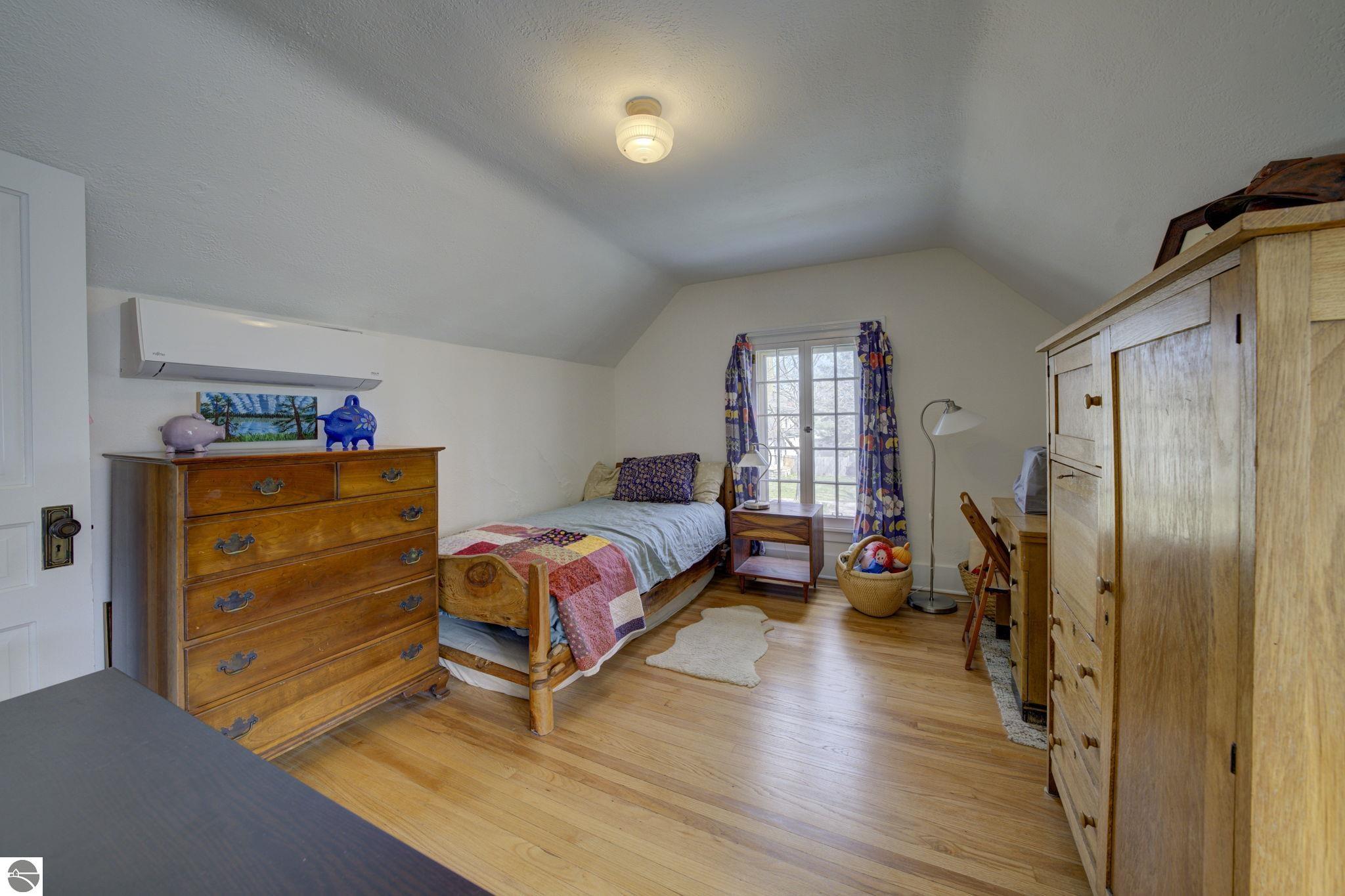 215 W Twelfth Street