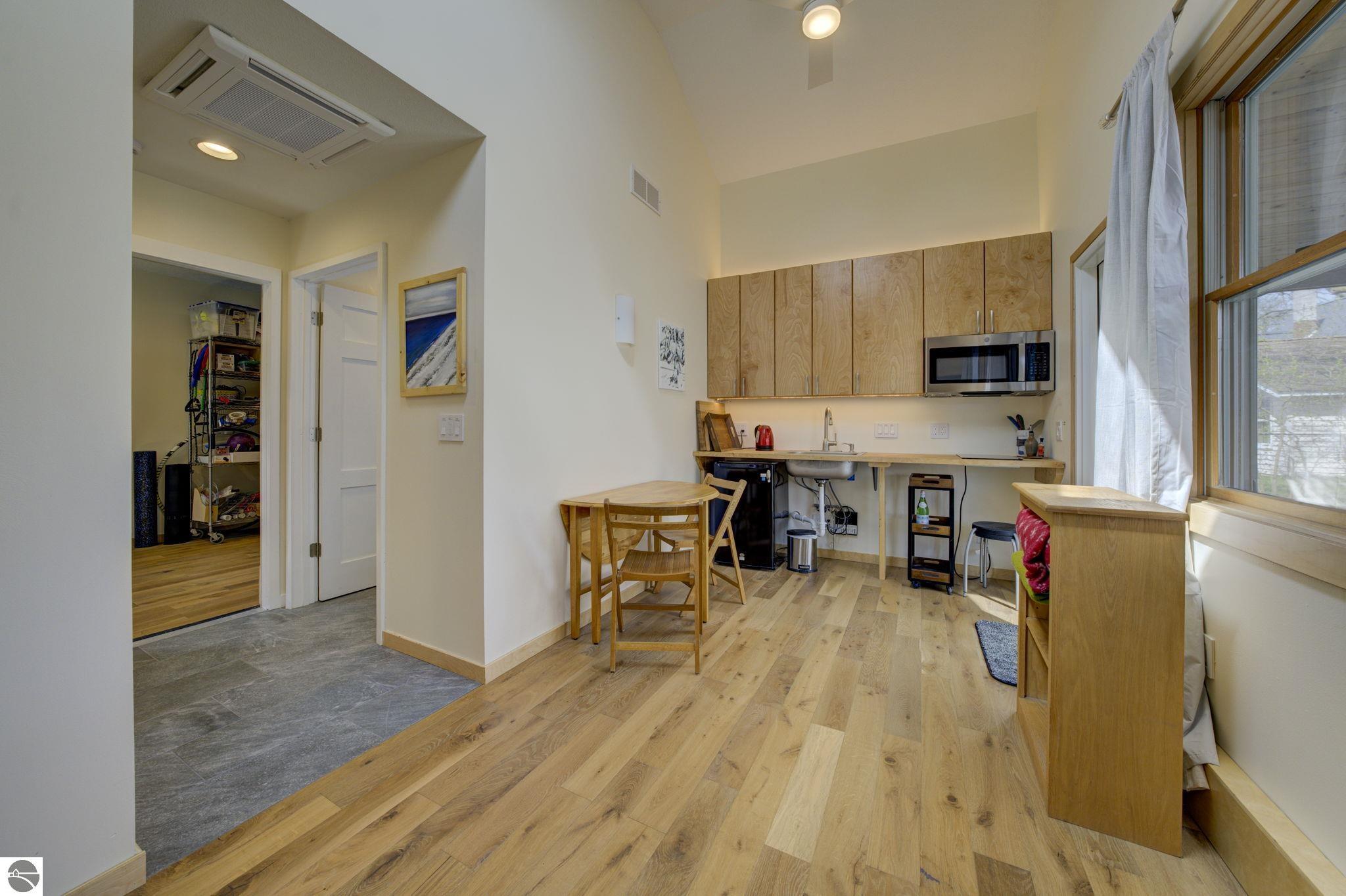 215 W Twelfth Street