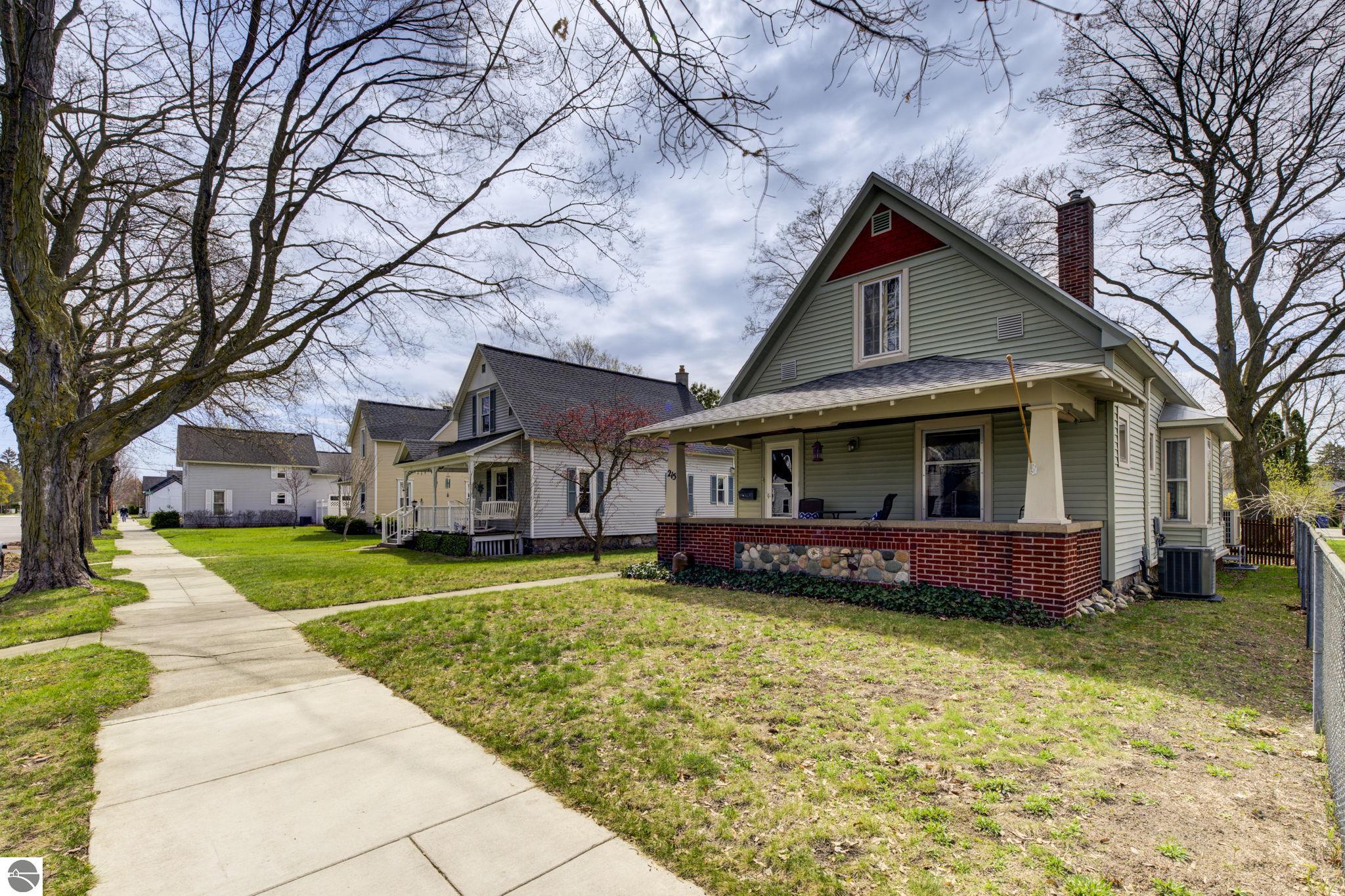 215 W Twelfth Street