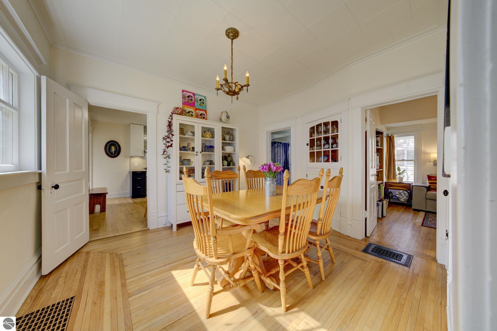 215 W Twelfth Street