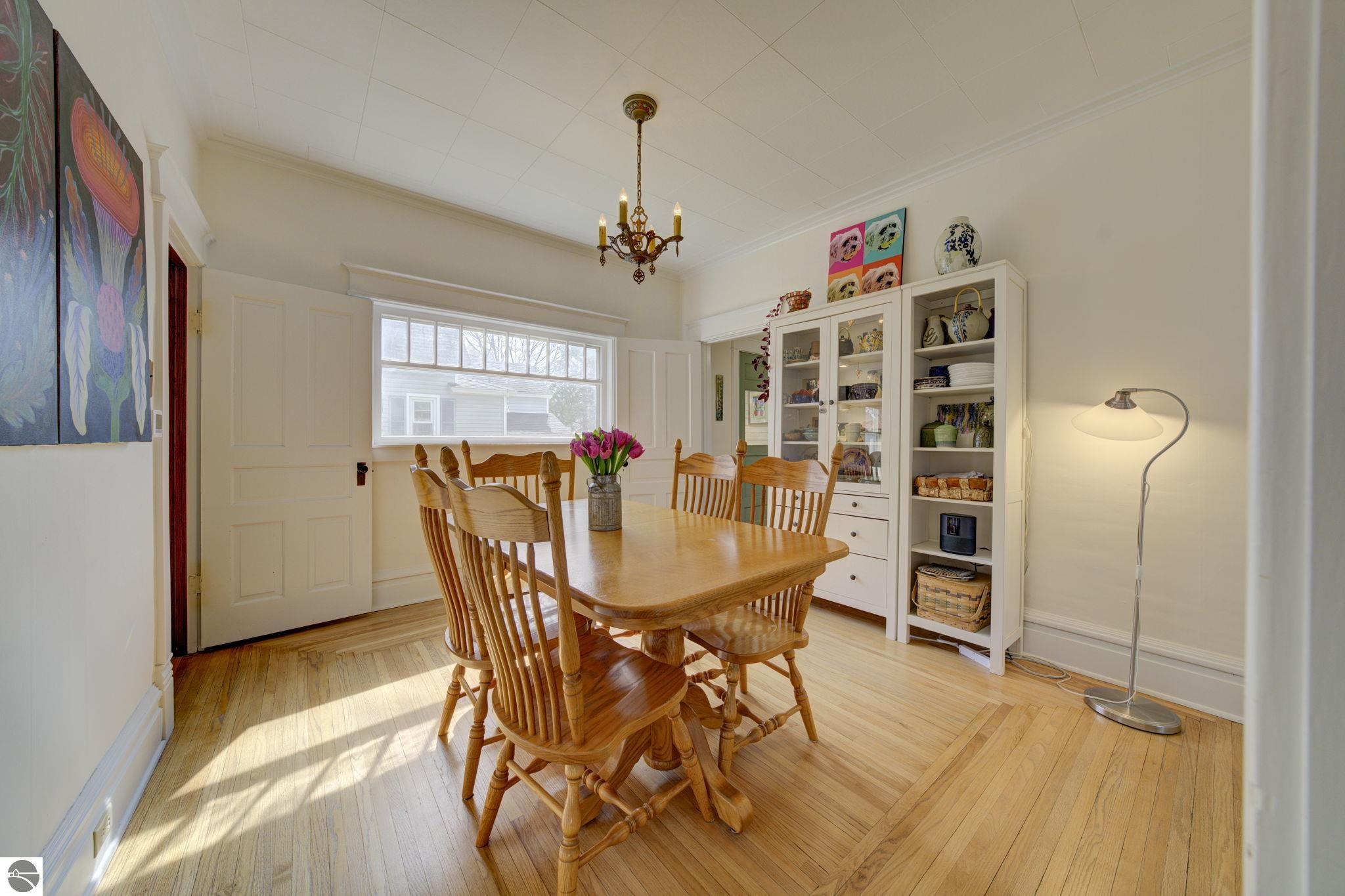 215 W Twelfth Street