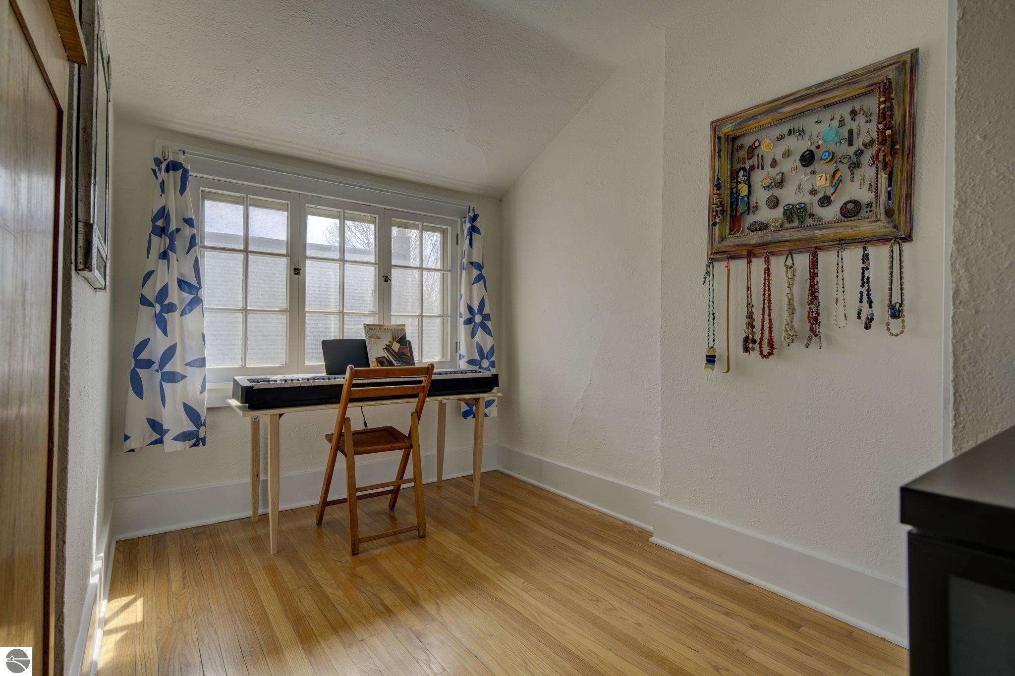 215 W Twelfth Street