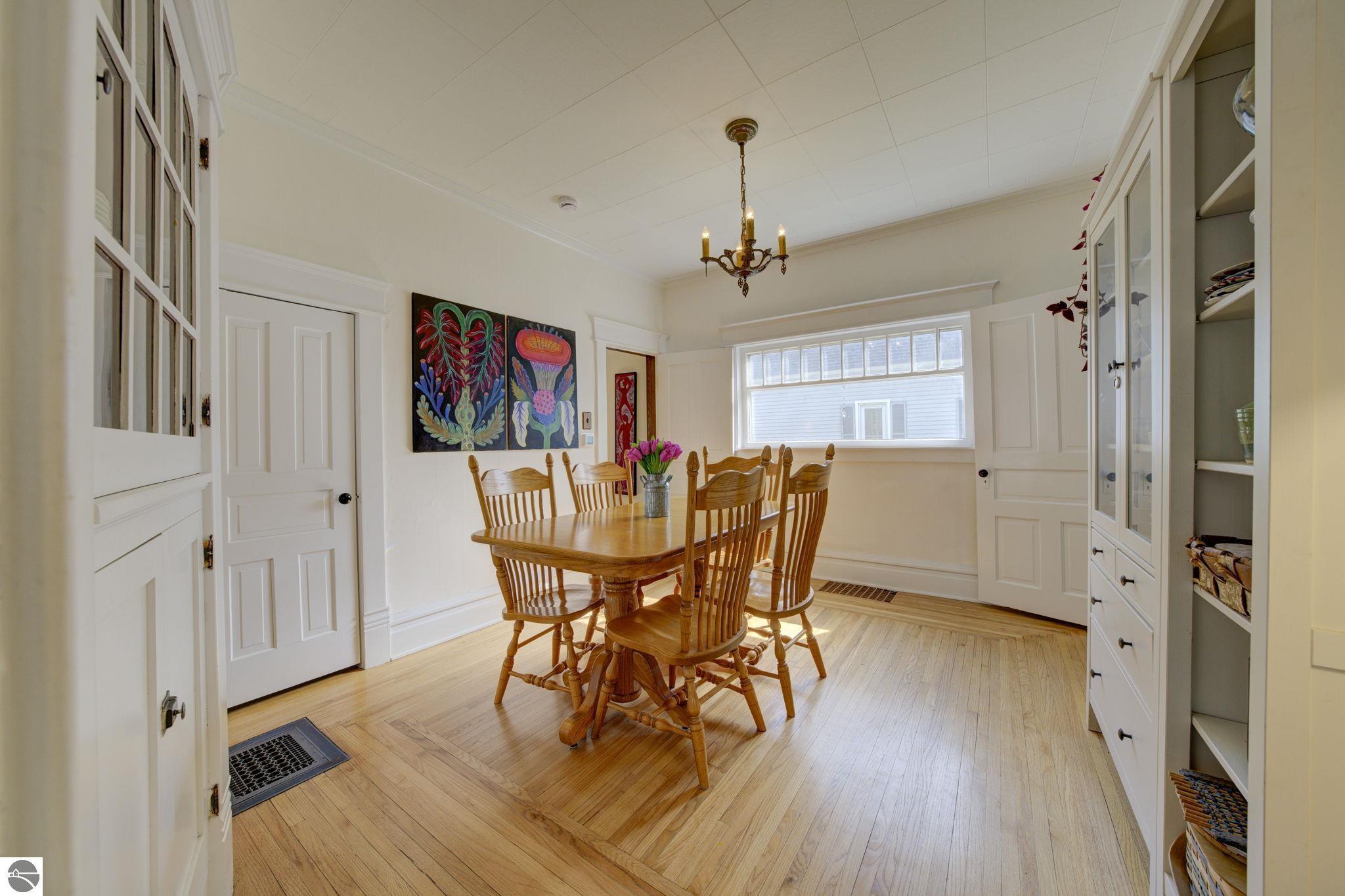 215 W Twelfth Street