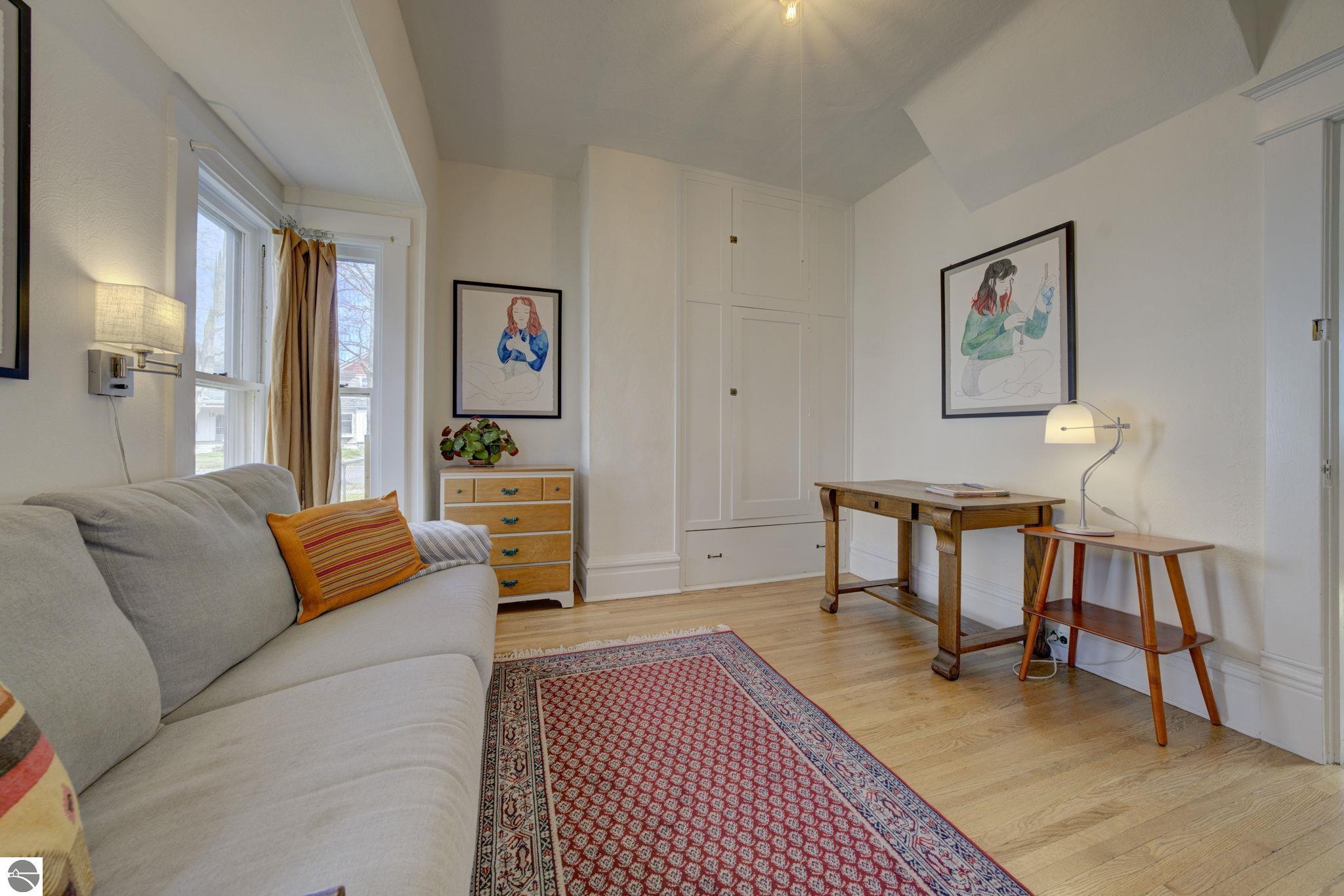215 W Twelfth Street