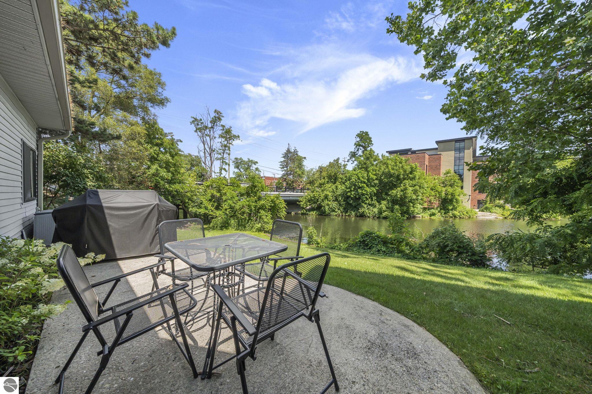 505 Riverine Drive