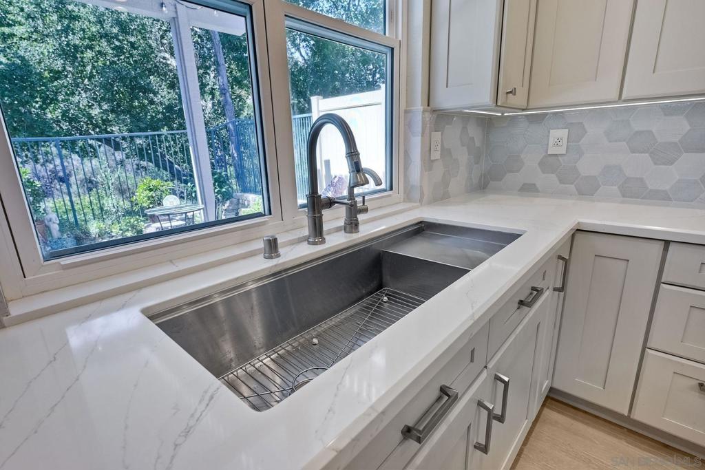 3186 West Canyon Avenue