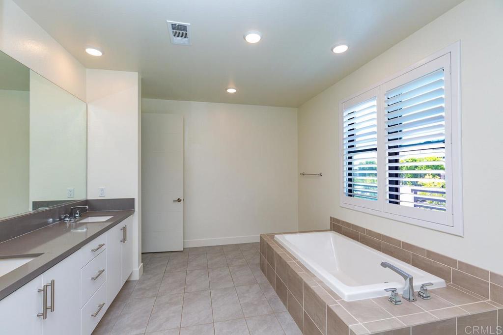 13720 Solana Crest Trl