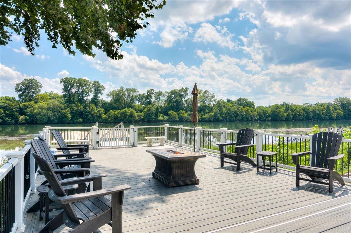 29 SAVANNAH RIVER Place