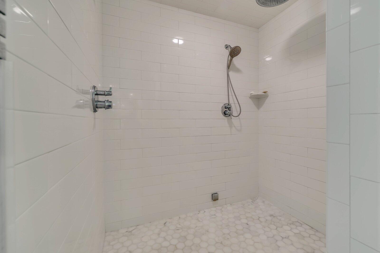 3518 LAKESTONE Court