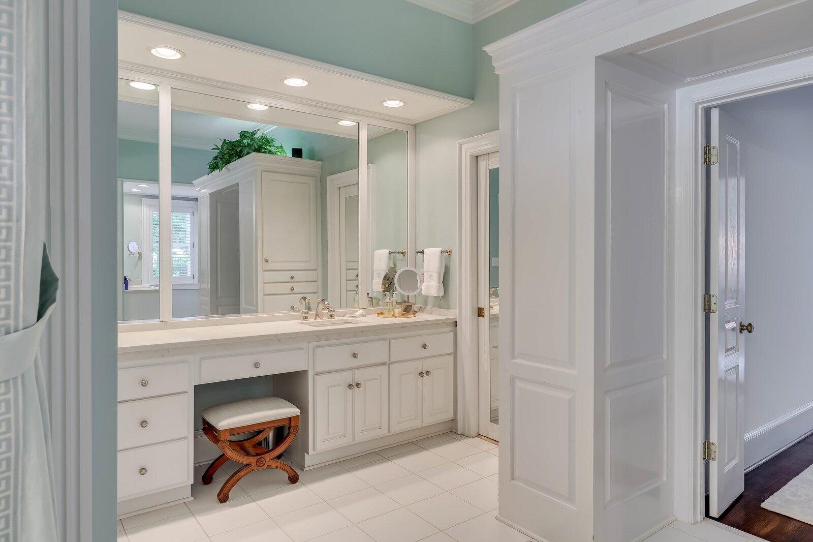 3518 LAKESTONE Court