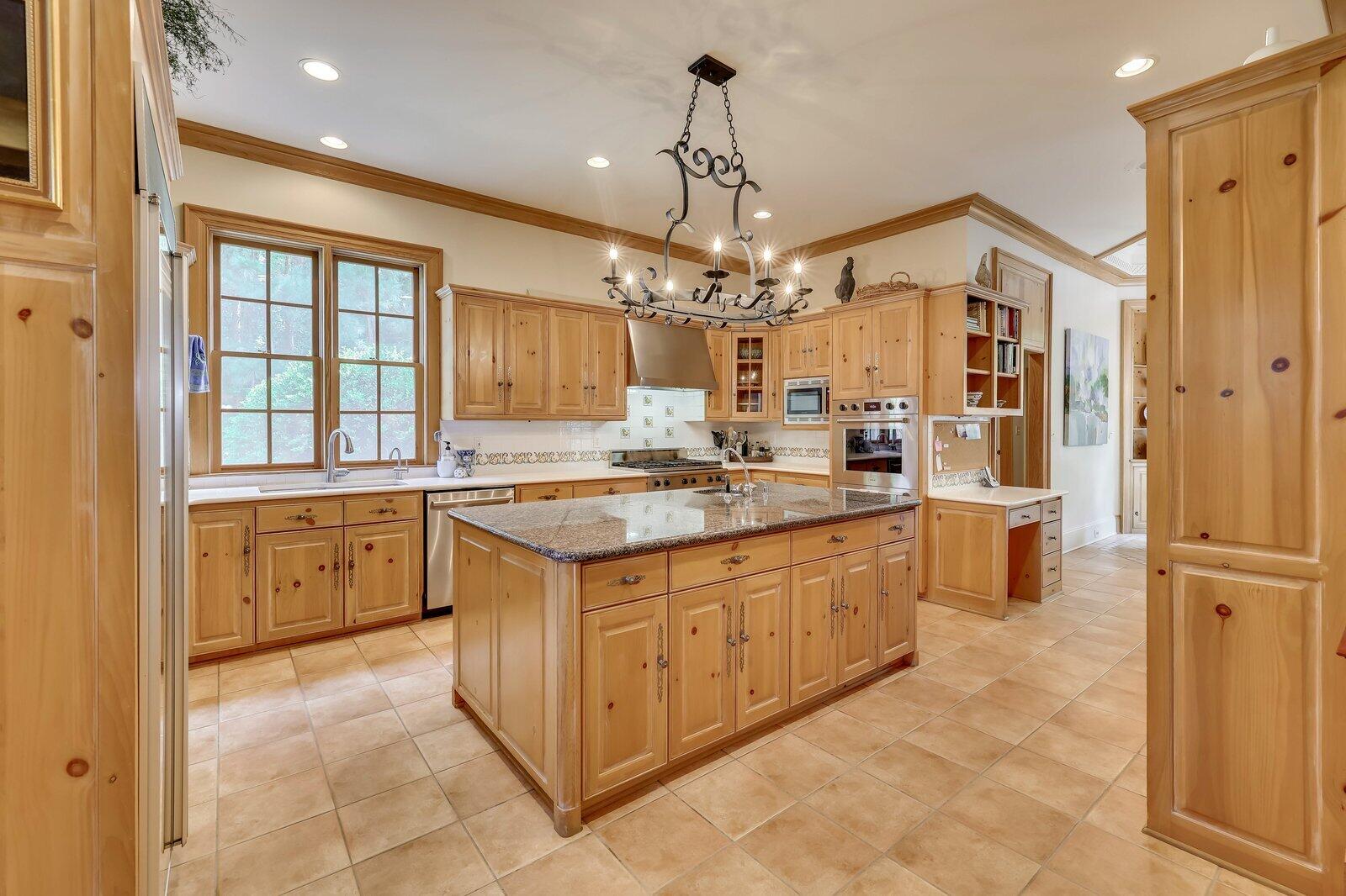 3518 LAKESTONE Court