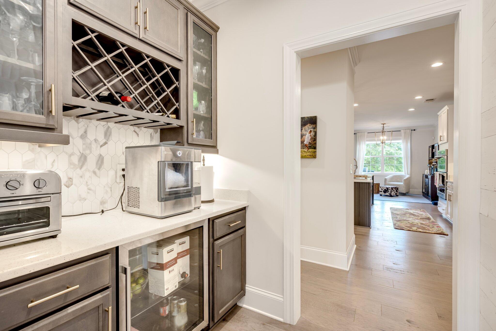 489 Revolutionary Way