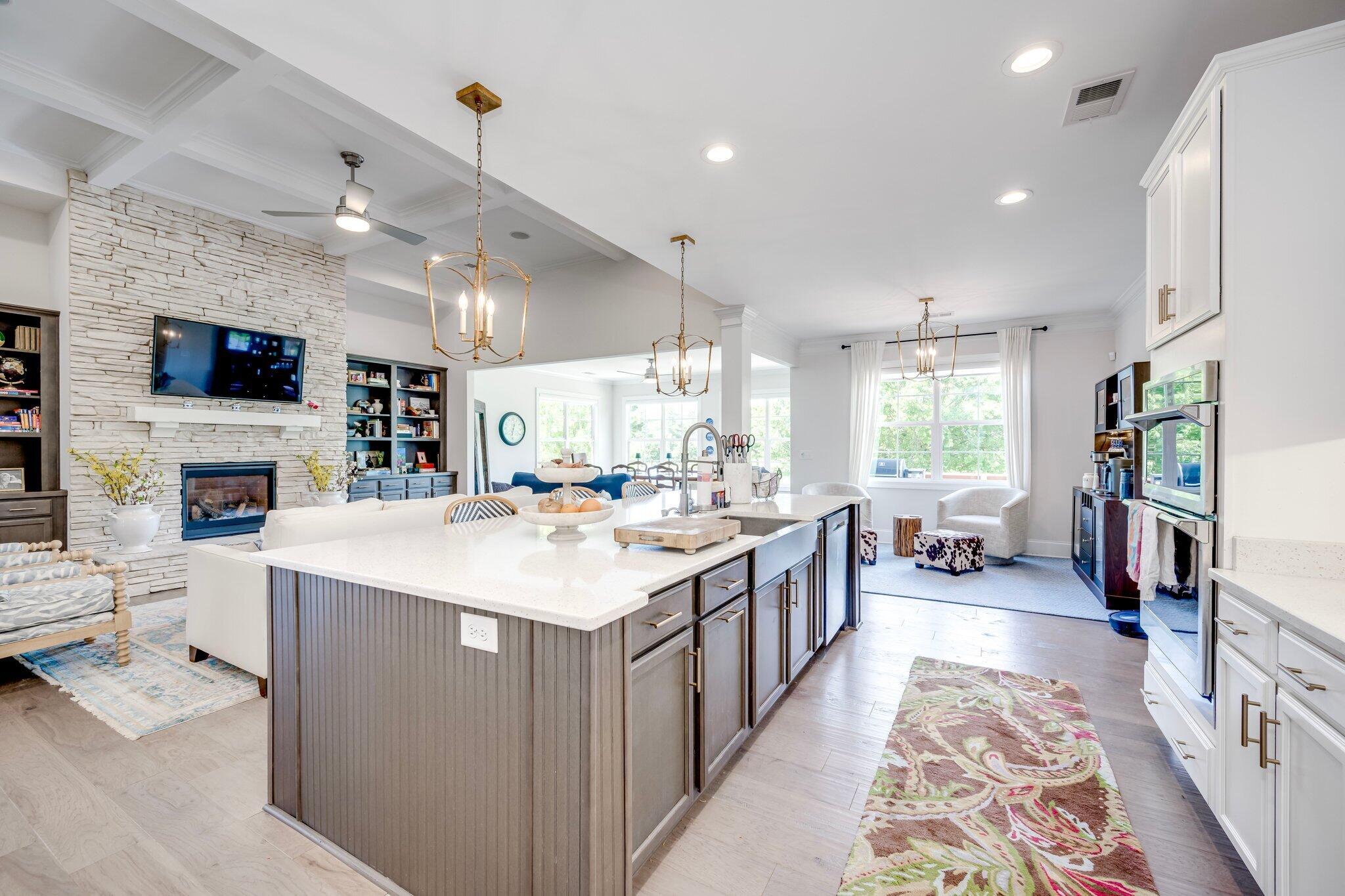 489 Revolutionary Way