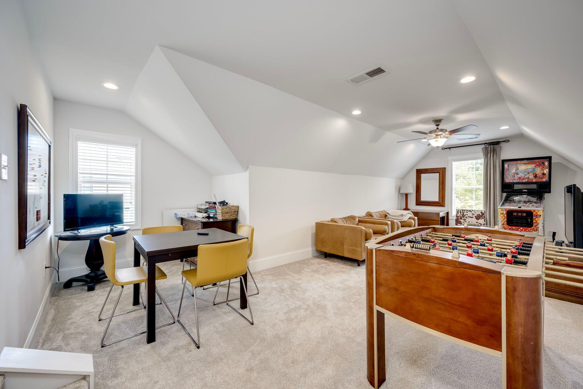 489 Revolutionary Way