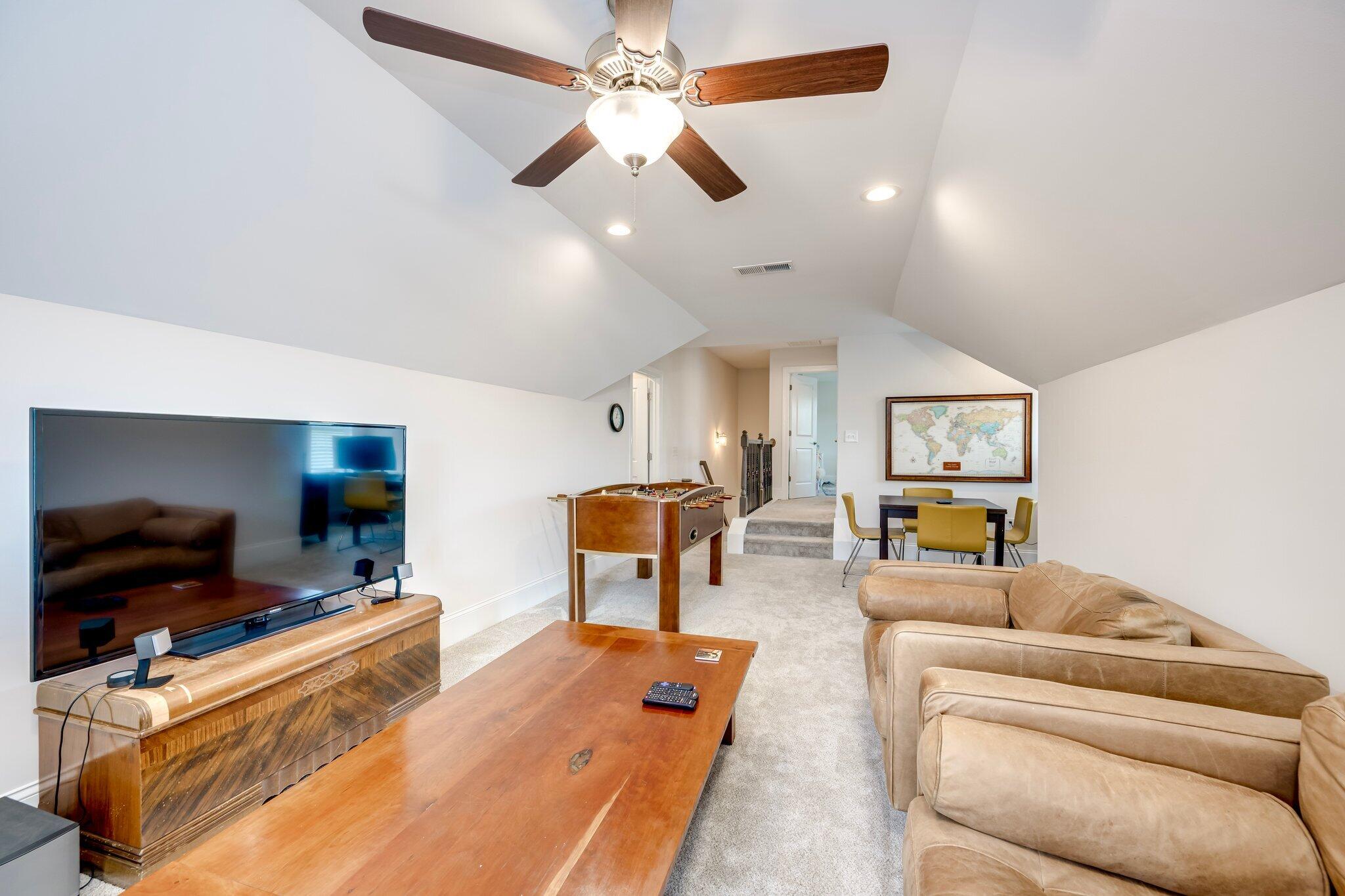 489 Revolutionary Way