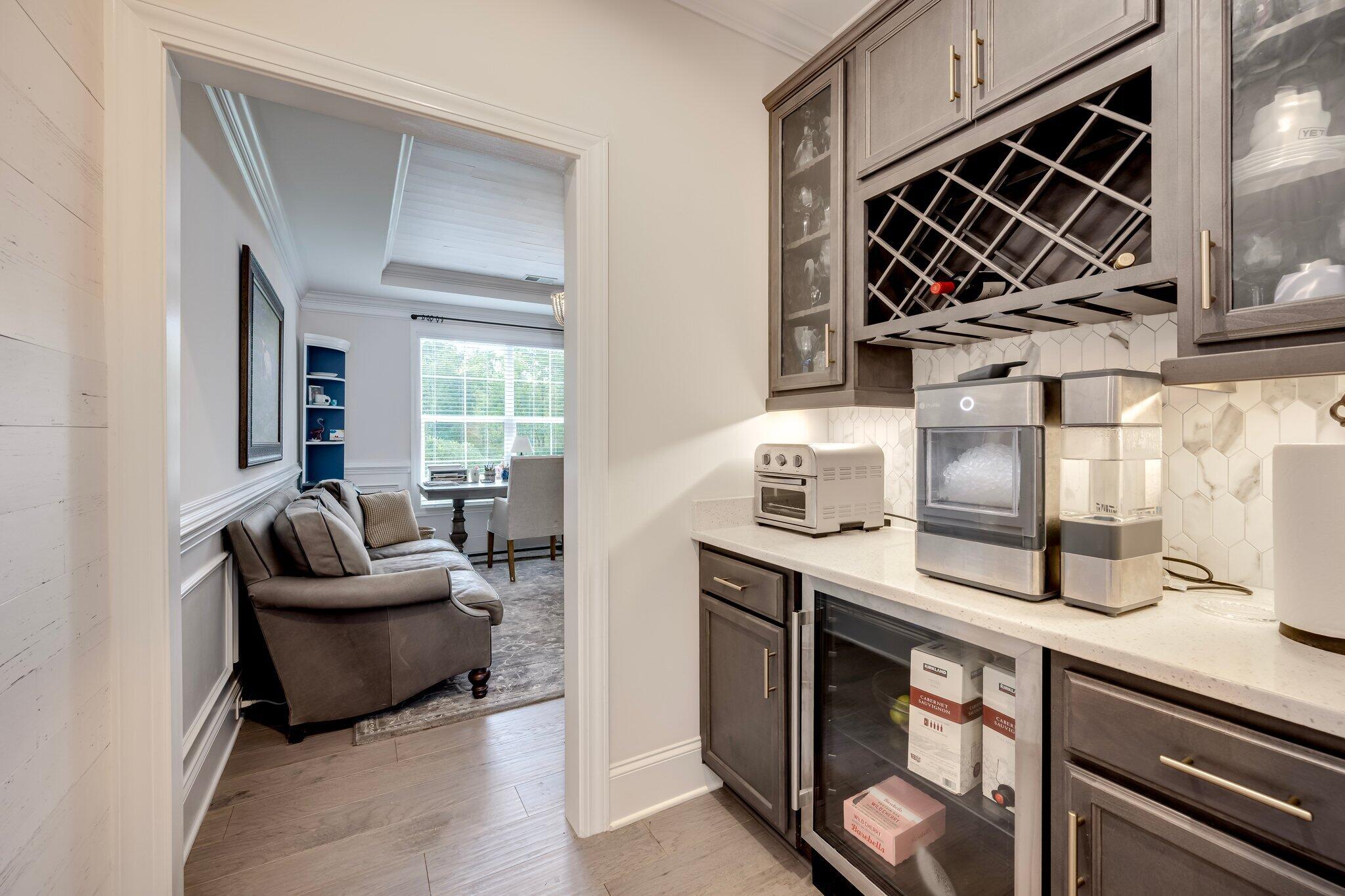 489 Revolutionary Way