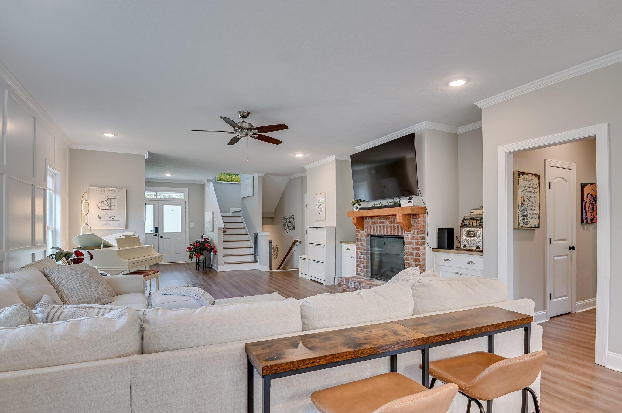 1045 Spotswood Circle