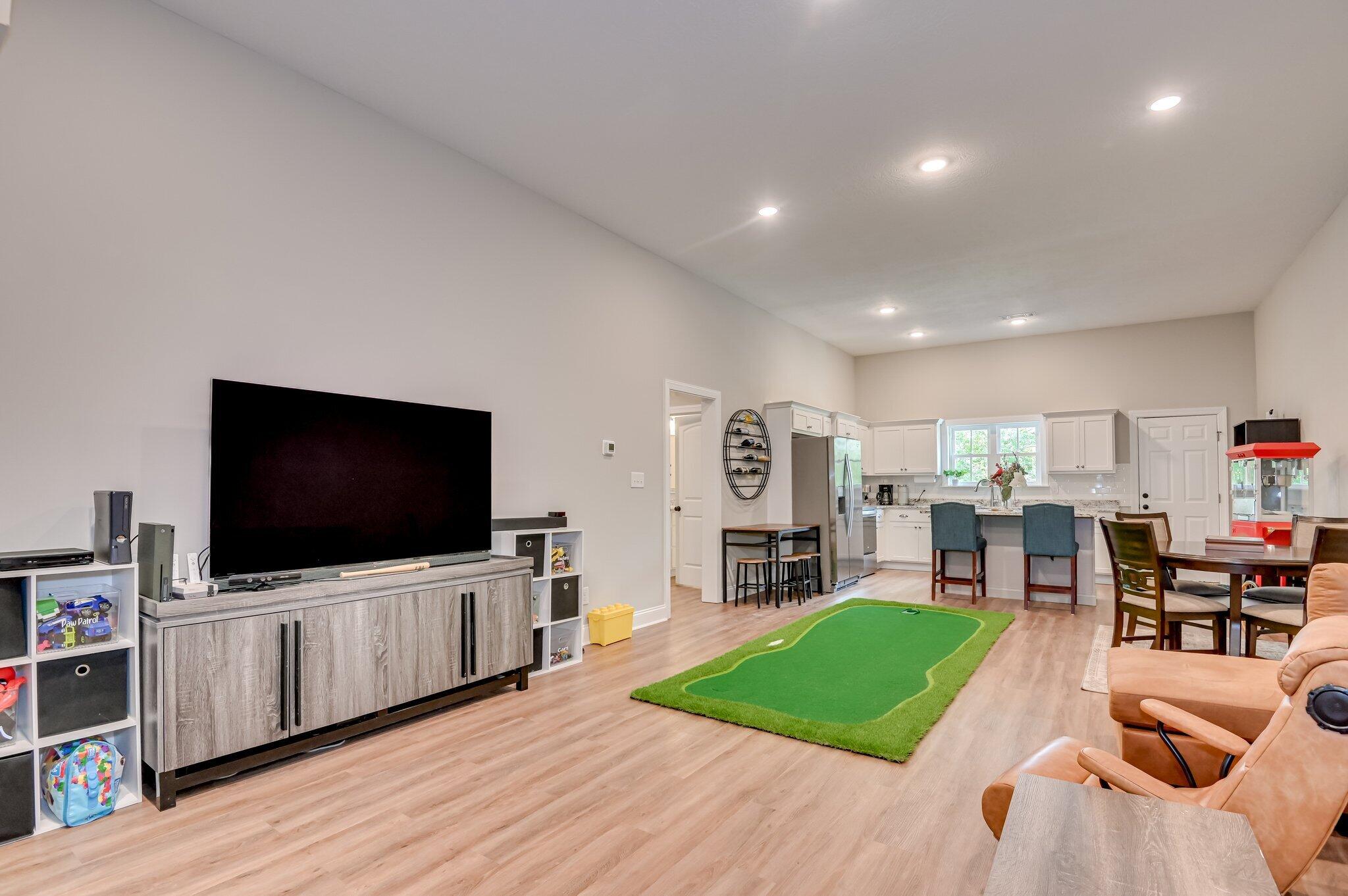 1045 Spotswood Circle