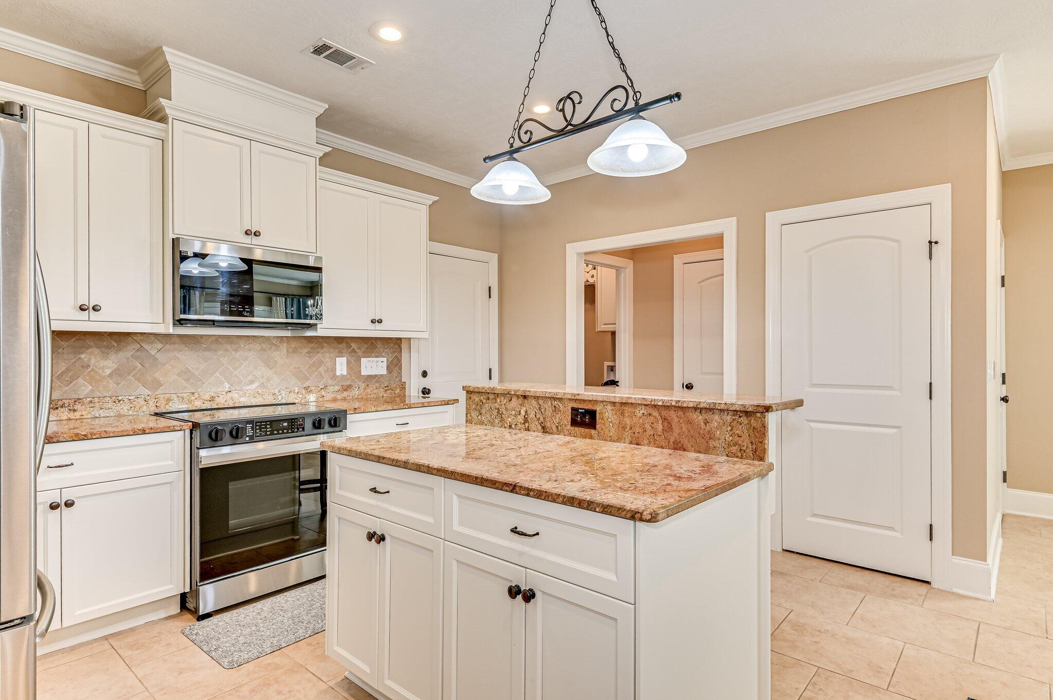 1037 Spotswood Circle