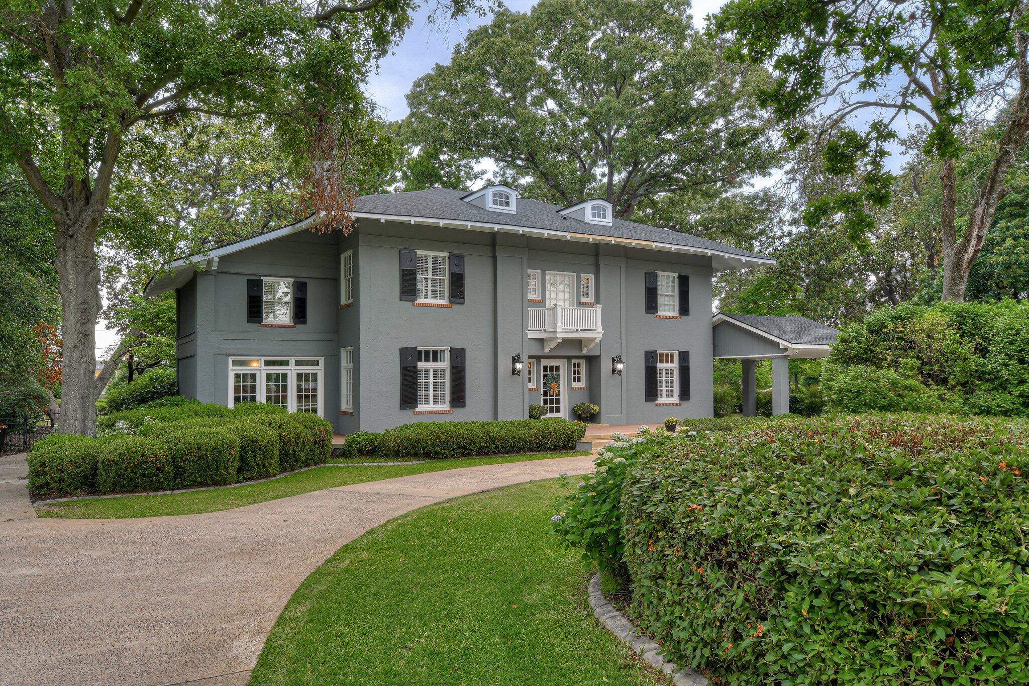 2535 Walton Way