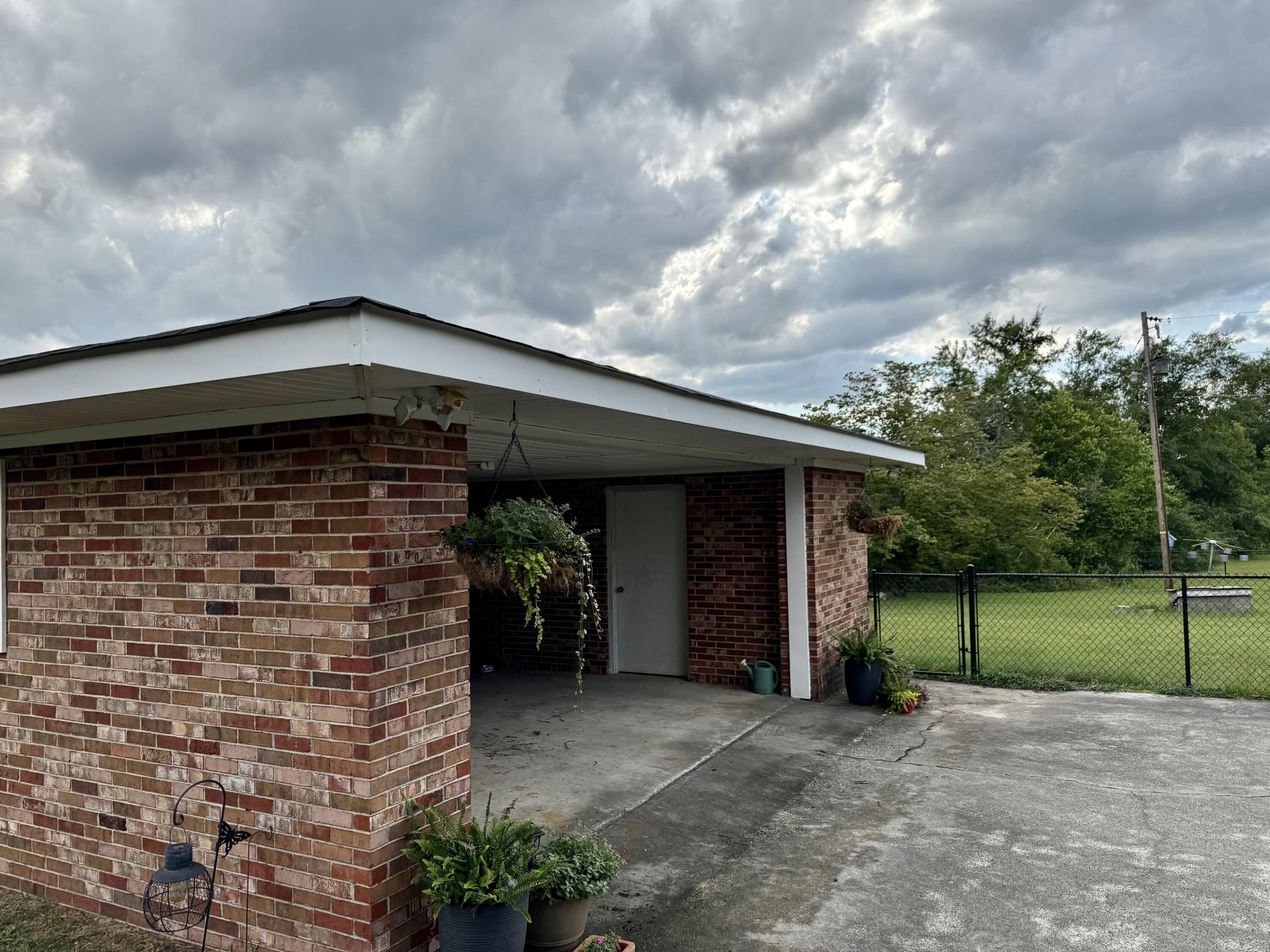 1090 Pinegrove Road