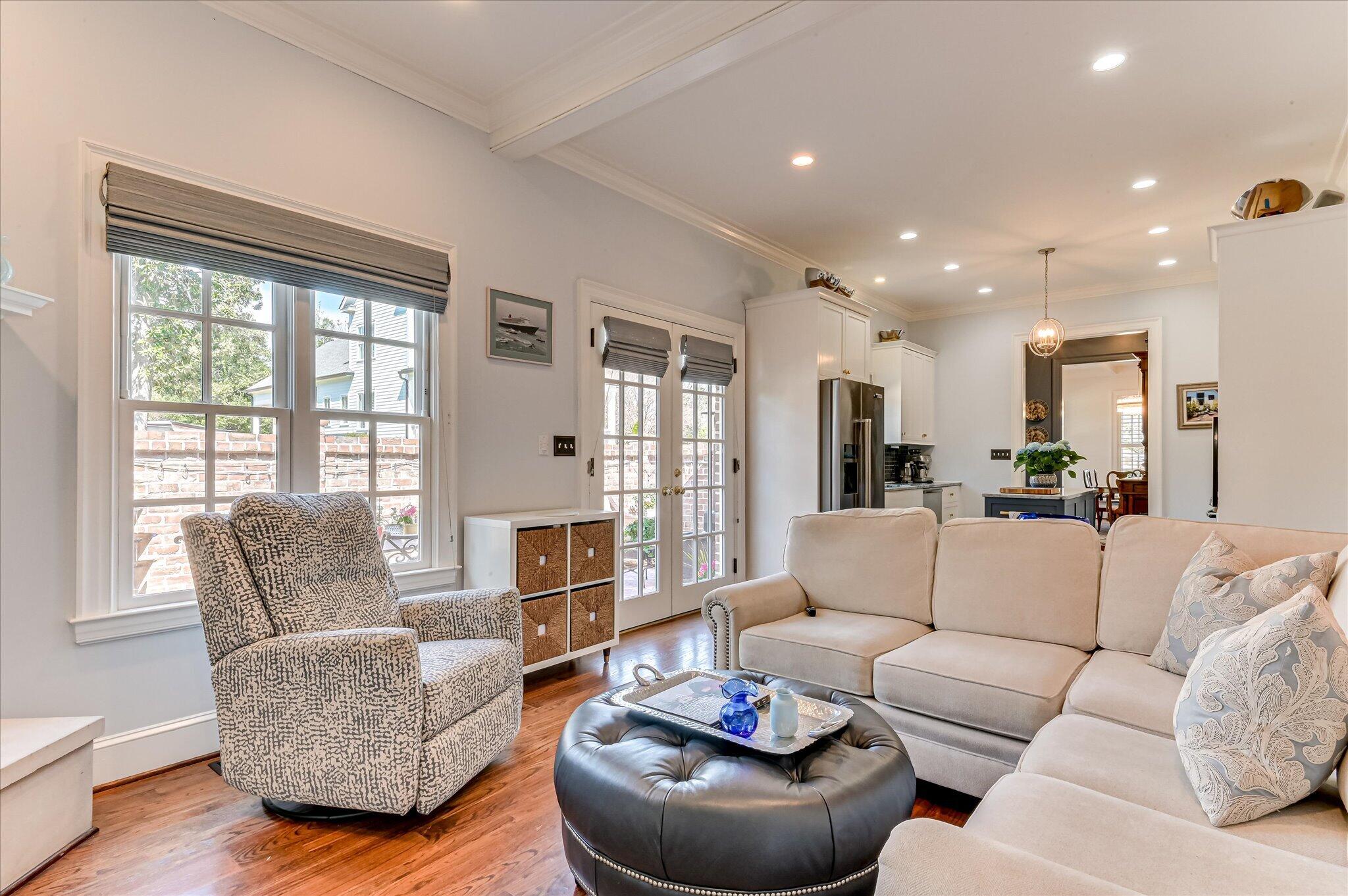 2114 Carnes Place