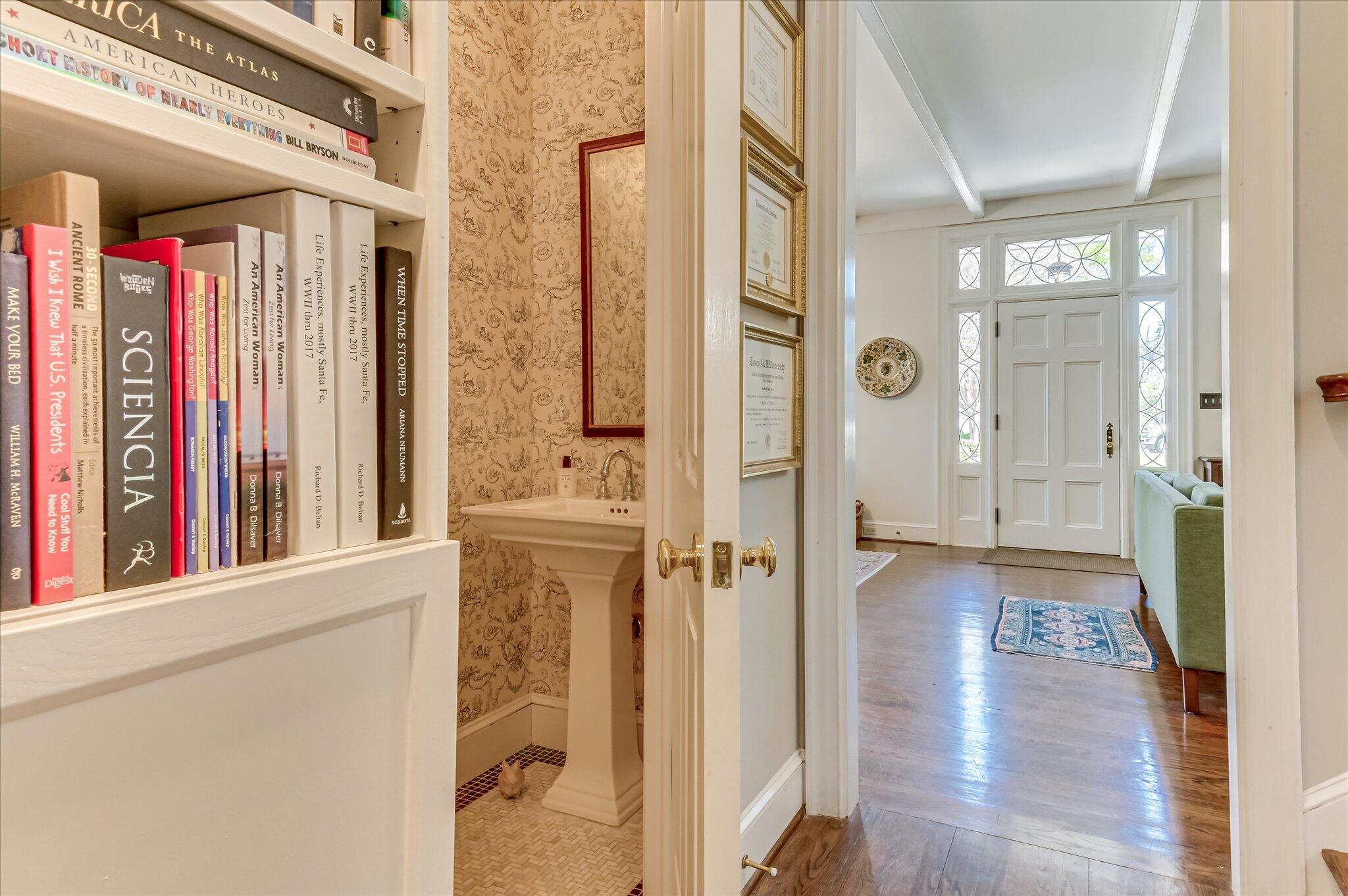 2114 Carnes Place