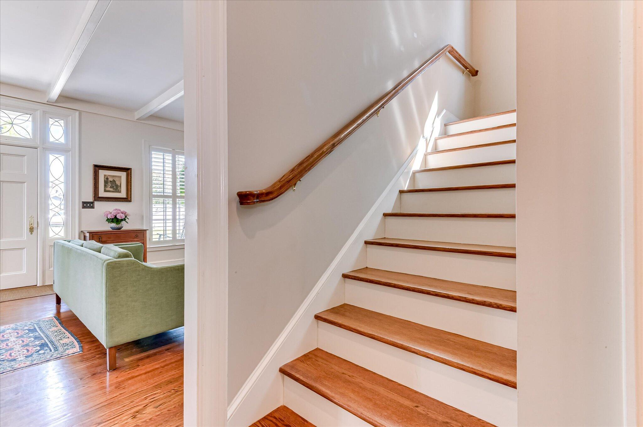 2114 Carnes Place