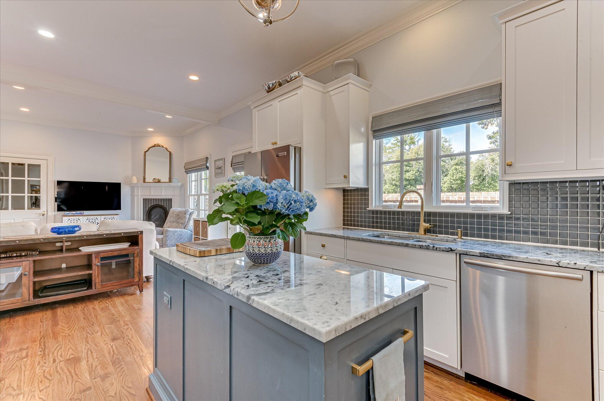 2114 Carnes Place
