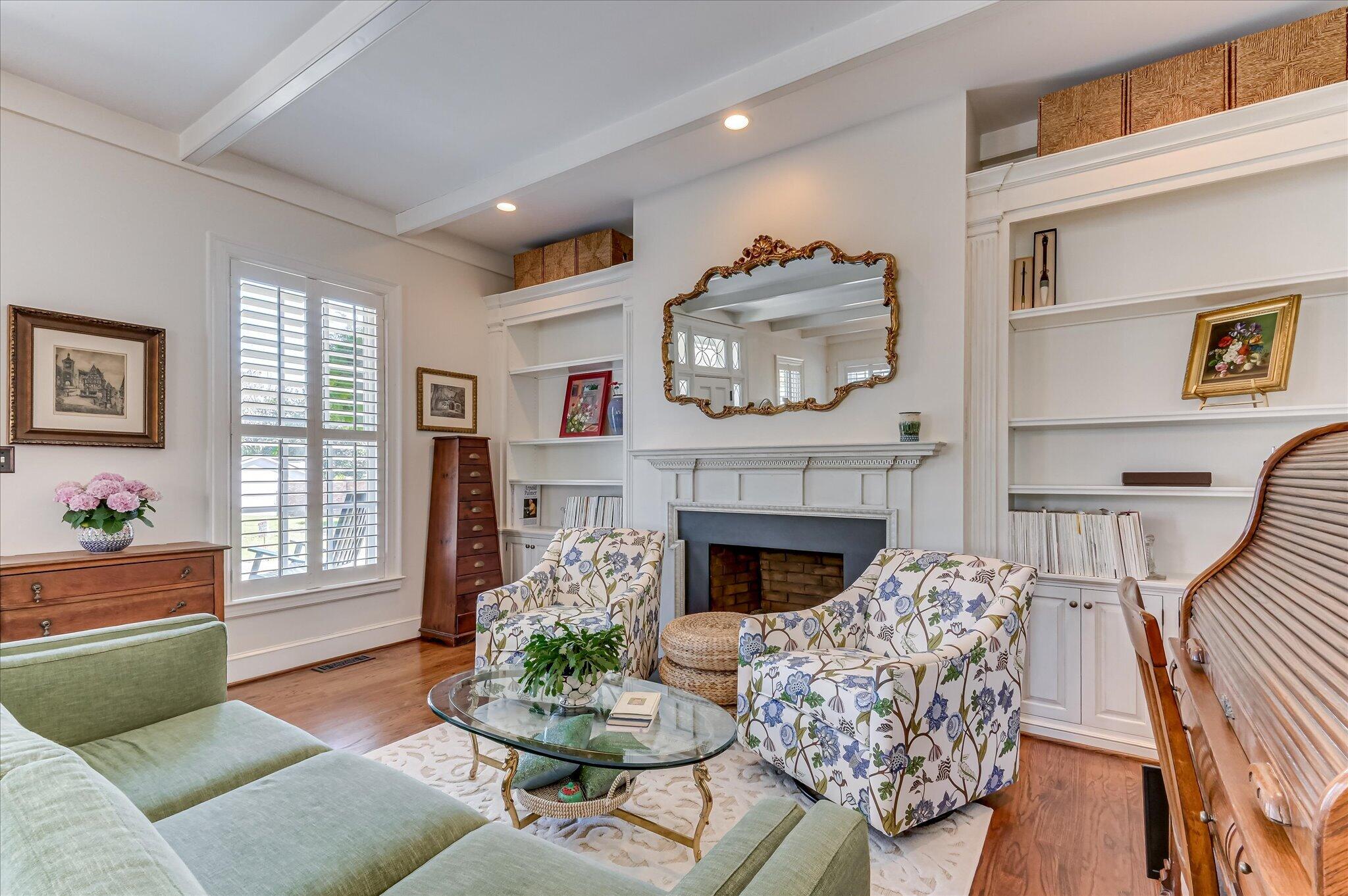 2114 Carnes Place