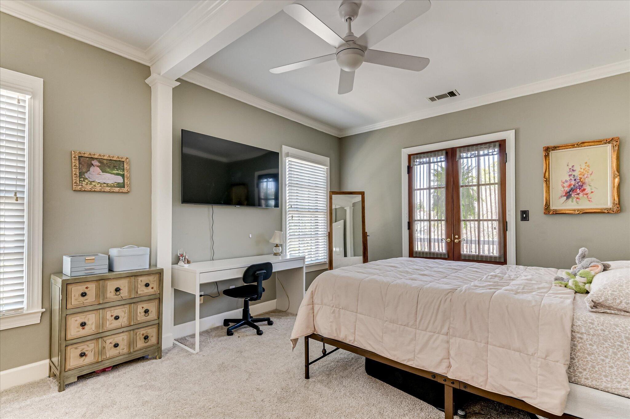 2114 Carnes Place