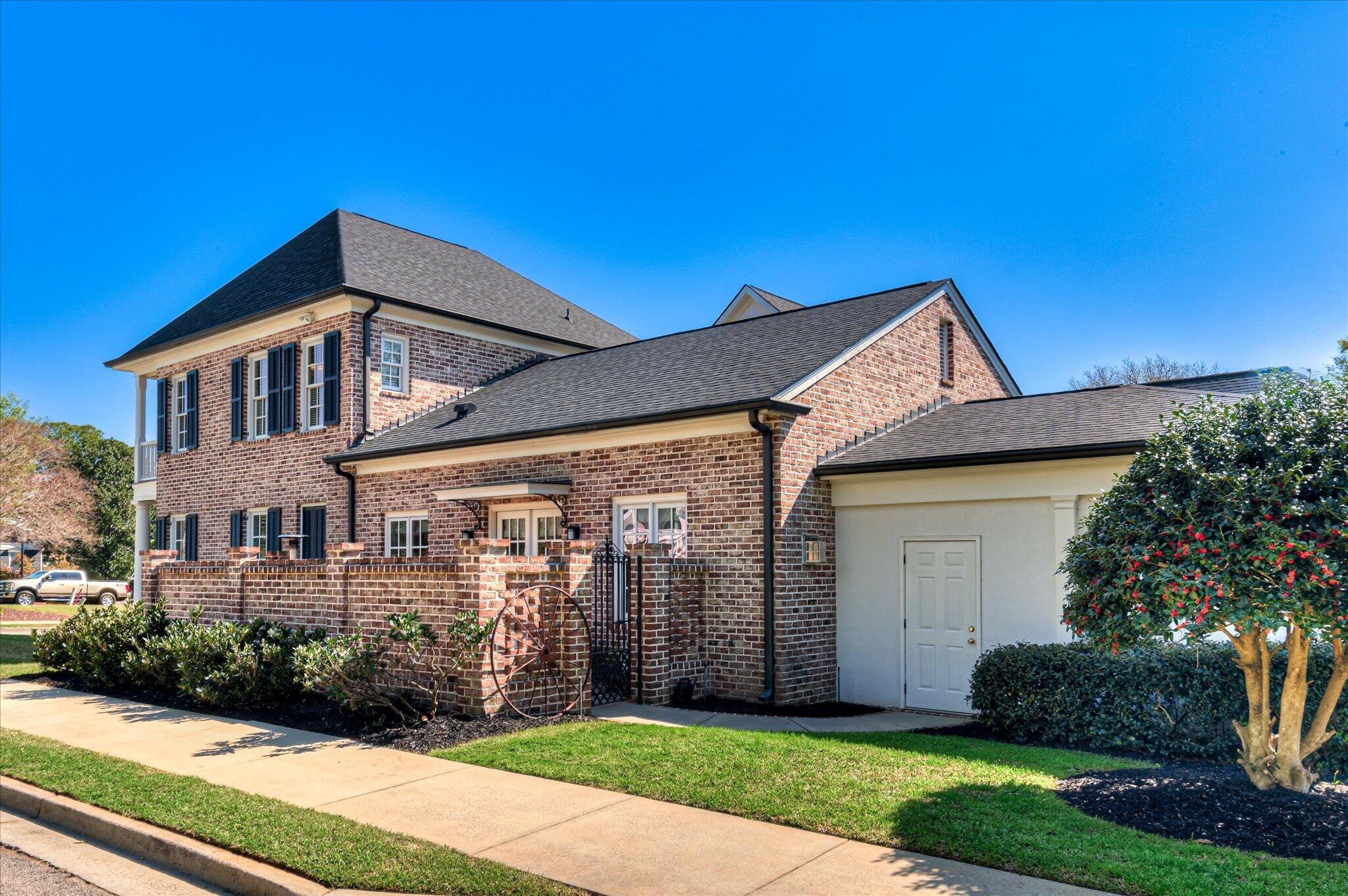 2114 Carnes Place