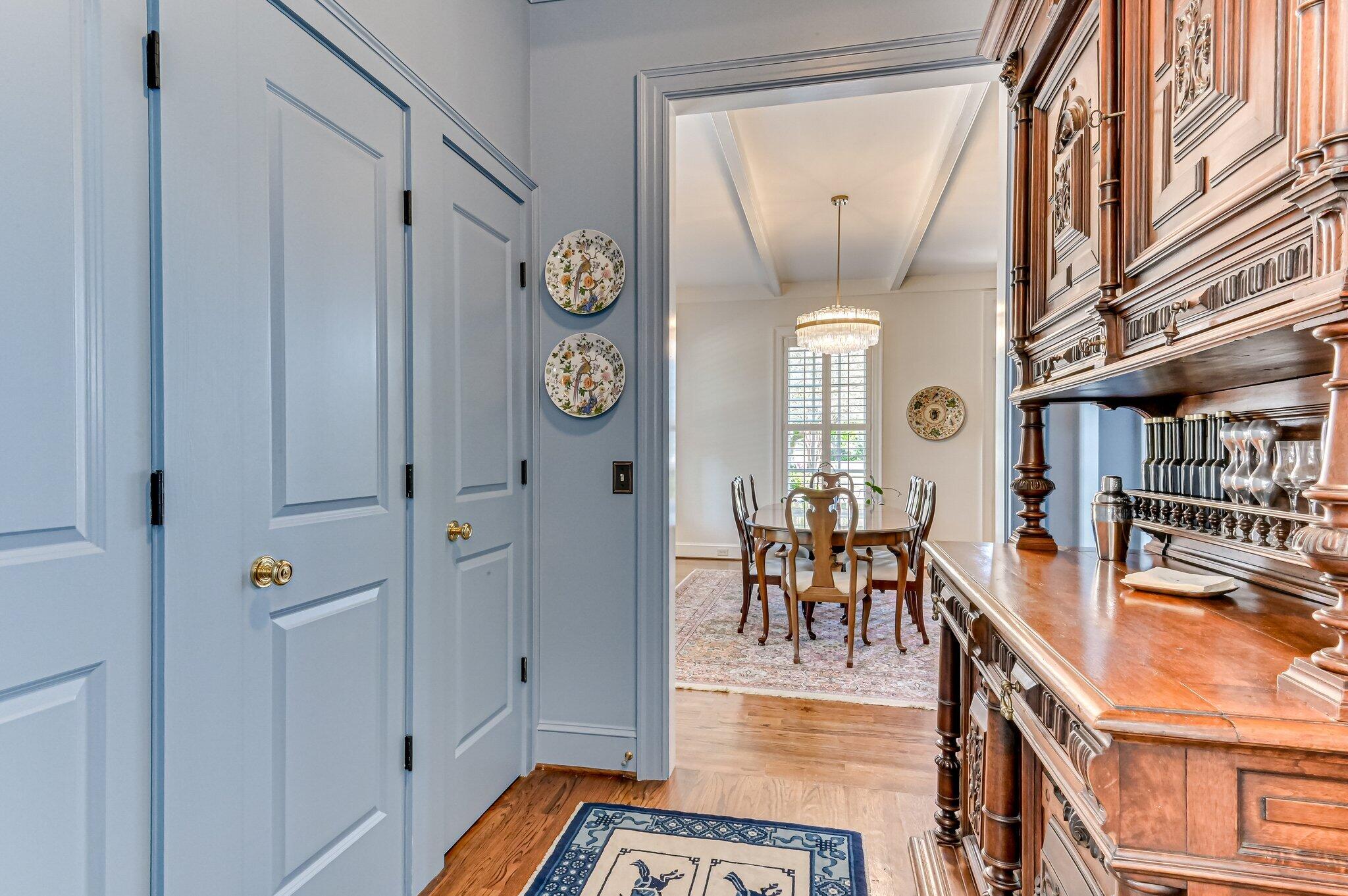 2114 Carnes Place