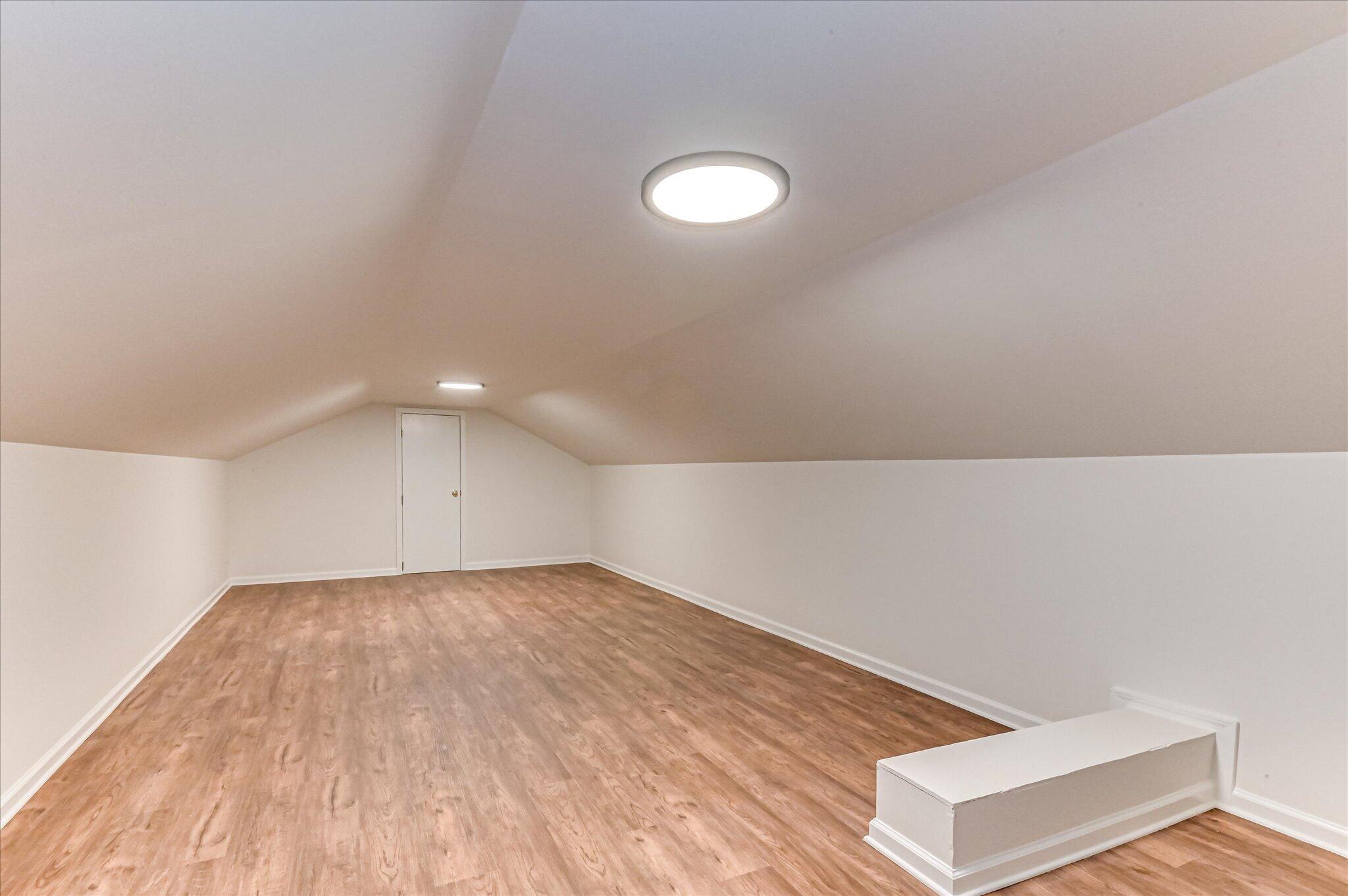 2114 Carnes Place