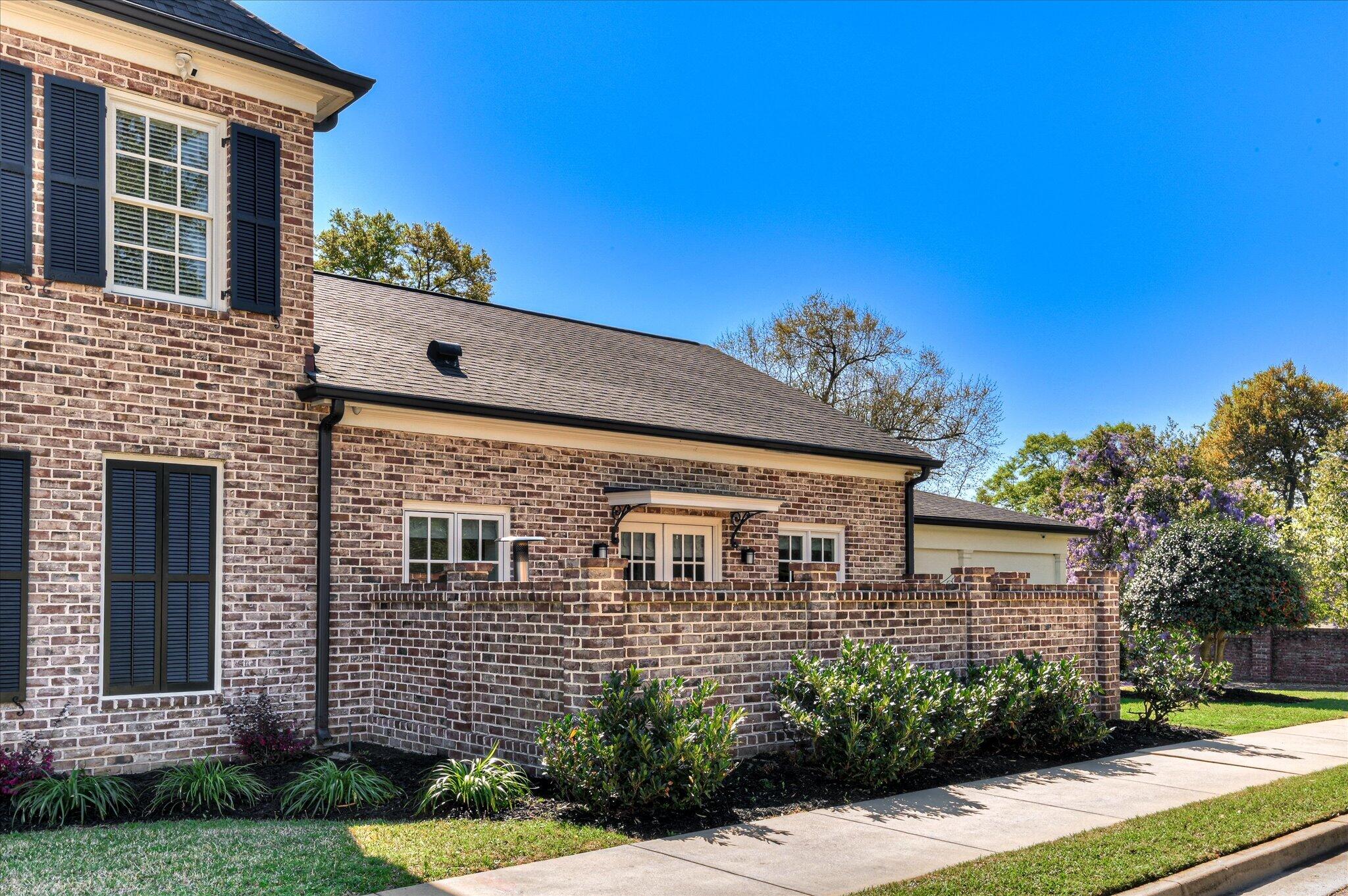 2114 Carnes Place