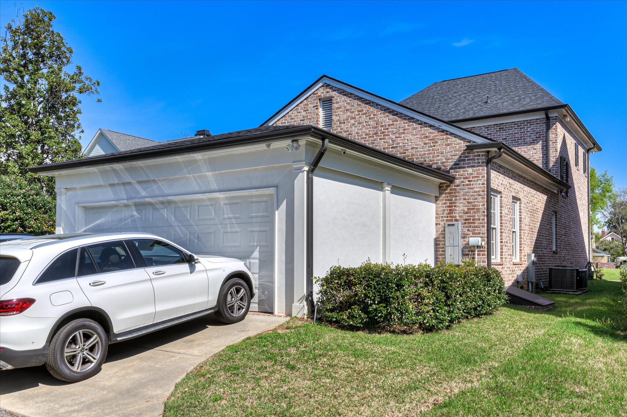 2114 Carnes Place
