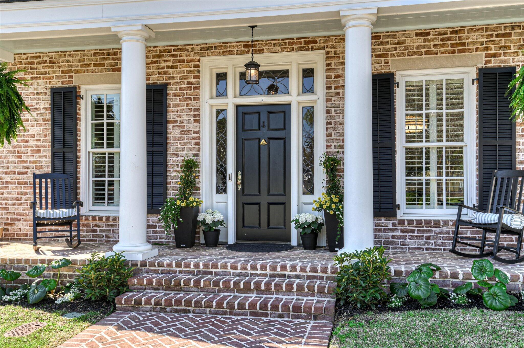 2114 Carnes Place