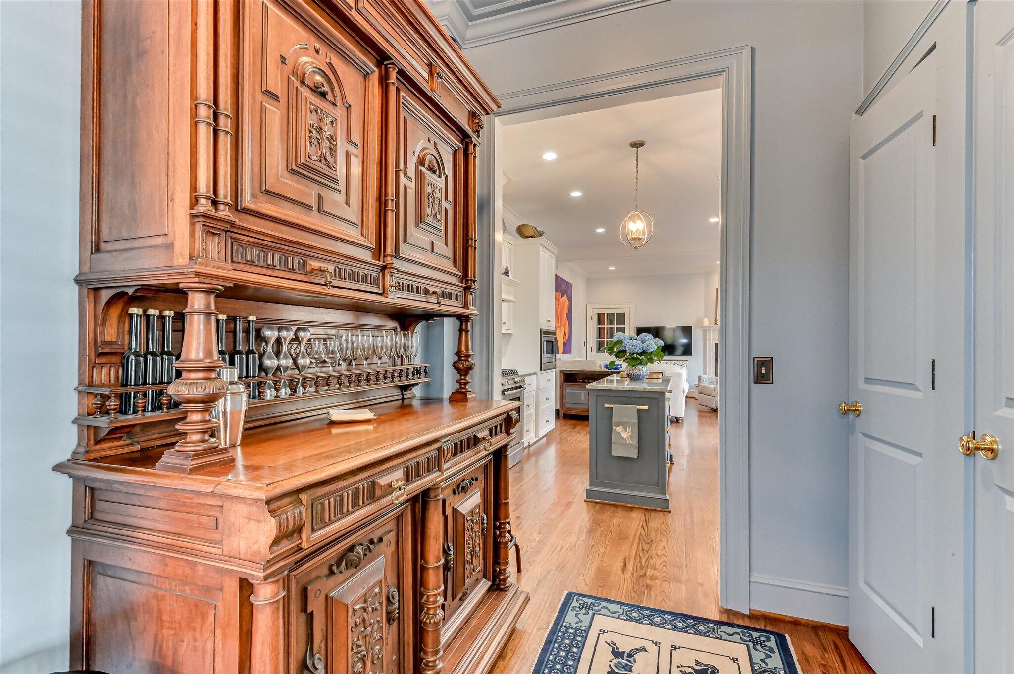 2114 Carnes Place