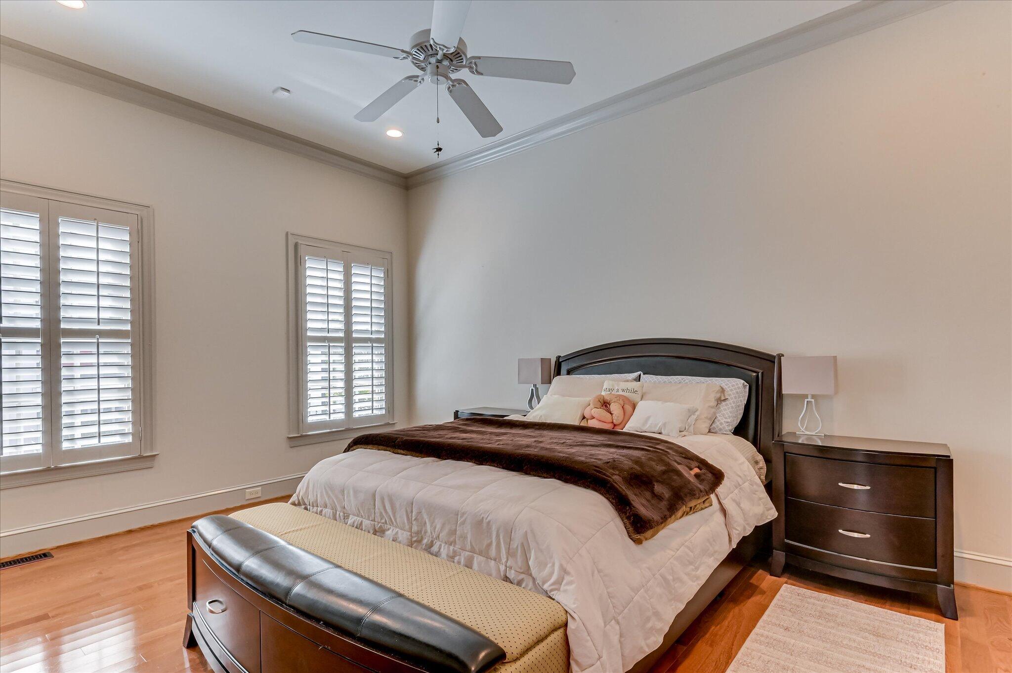2114 Carnes Place