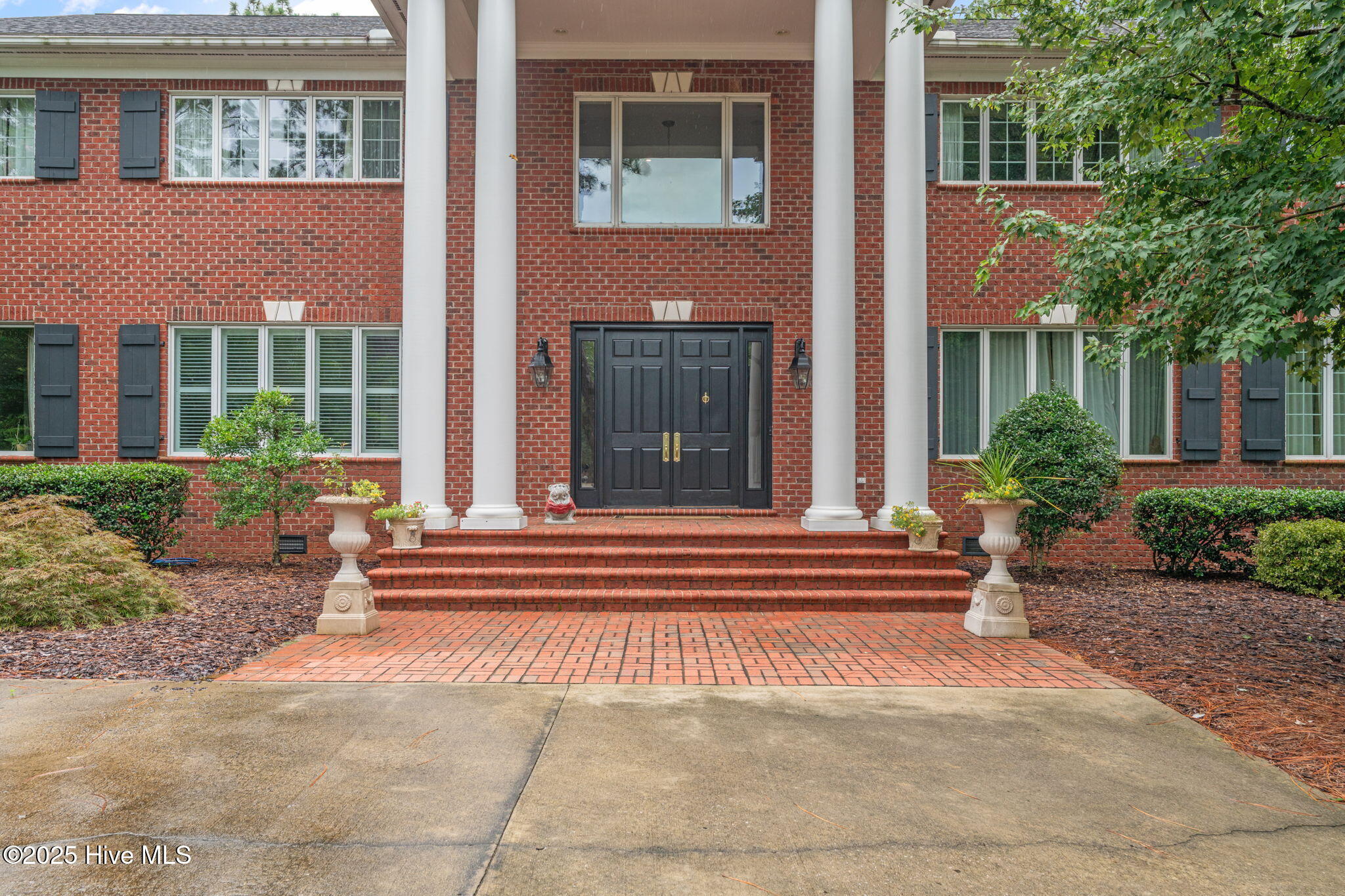 16 Mulbren Court