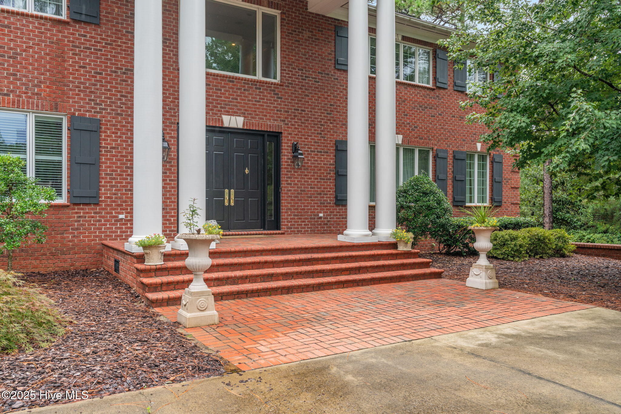 16 Mulbren Court