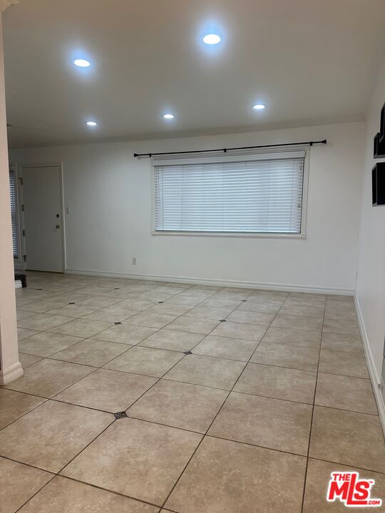 8650 Belford Ave Unit: 225