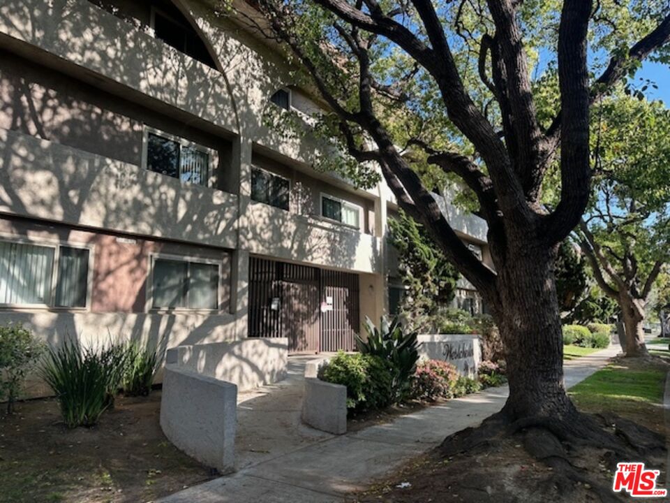 8650 Belford Ave Unit: 225