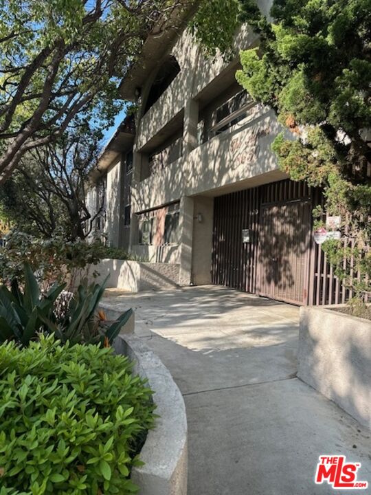 8650 Belford Ave Unit: 225