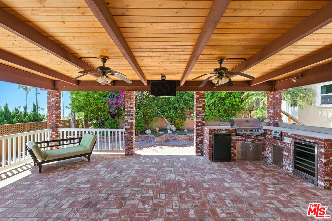 2401 Robalo Ave