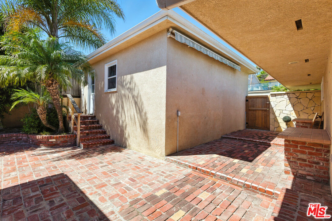 2401 Robalo Ave