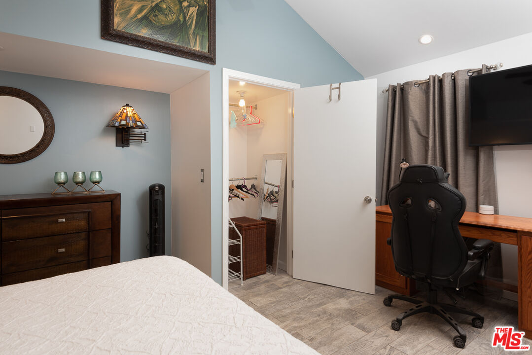 8308 Flight Ave Unit: ADU